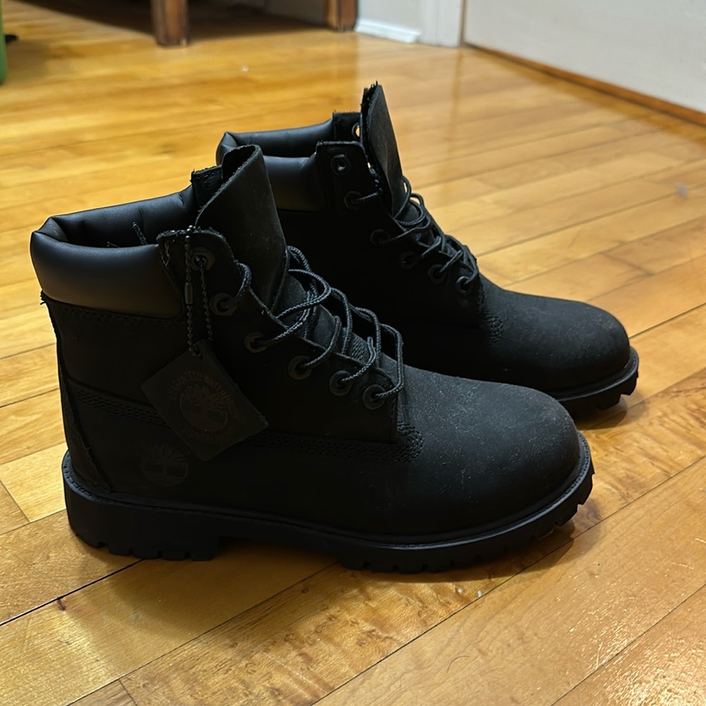 Black timberland boot